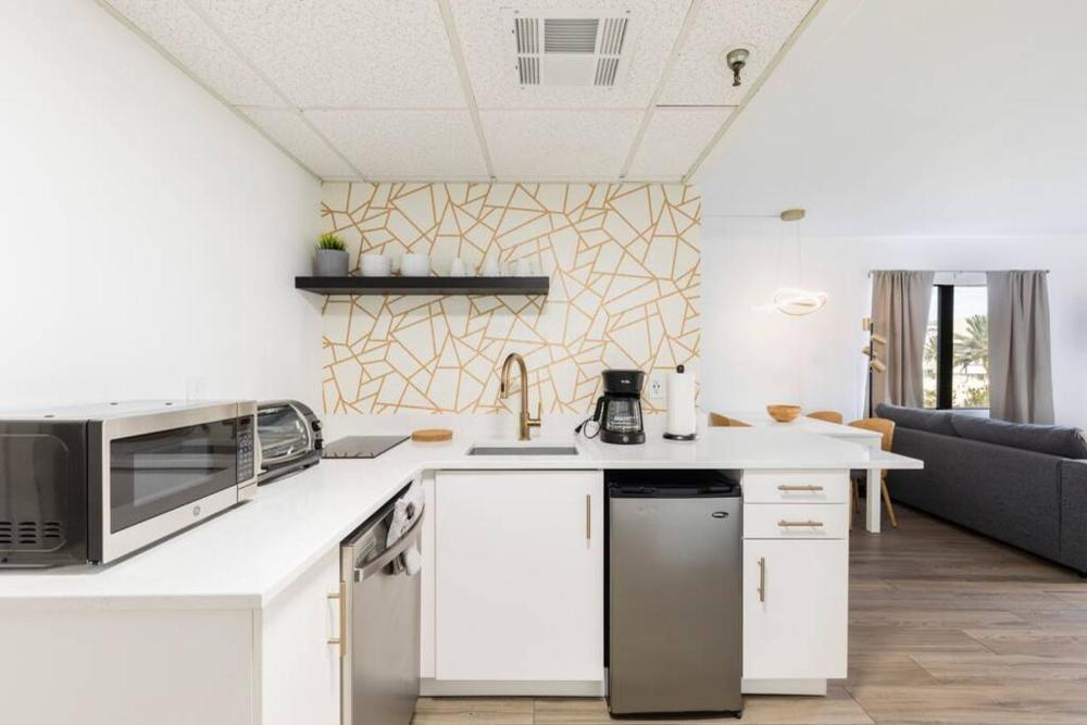 Modern Studio on I-Drive: parking + pool included